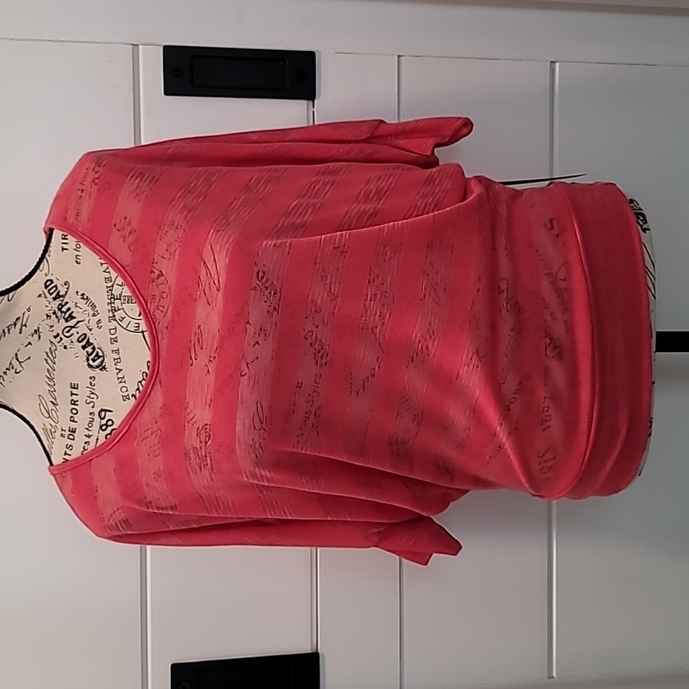 Lightweight Top With Batwing Sleeves